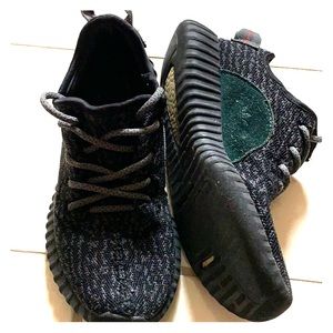 Yeezy pirate black